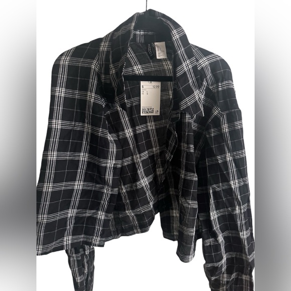 H&M Black and White Flannel Cropped - Picture 1 of 4